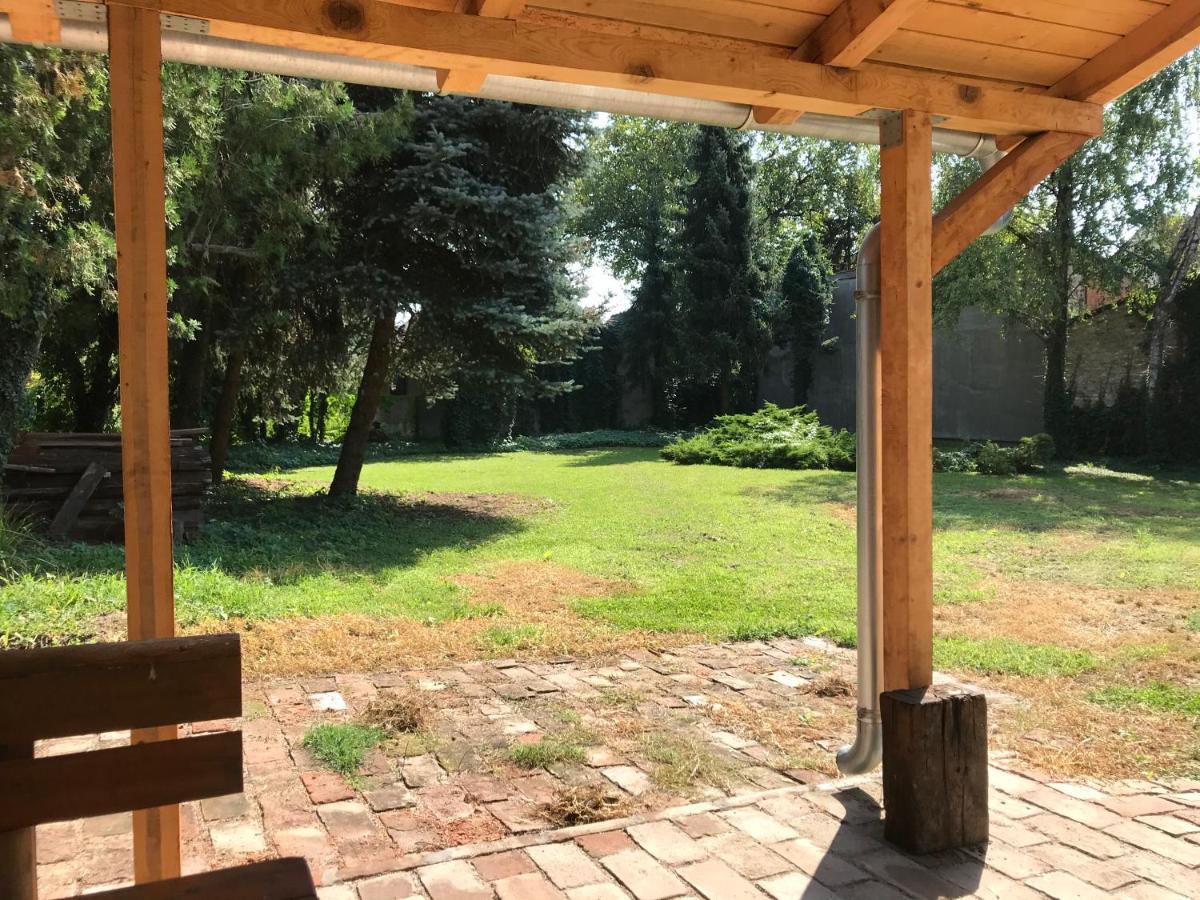 PB Urban Garden Villa Sremska Mitrovica Exteriör bild