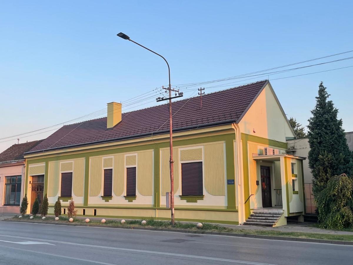 PB Urban Garden Villa Sremska Mitrovica Exteriör bild